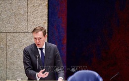Bộ trưởng Y tế Hà Lan từ chức sau khi bị ngất tại cuộc thảo luận về dịch COVID-19