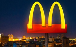 Tinh tế như McDonald's: Lặng lẽ để chữ M trong logo tách đôi ngầm nhắc nhở mọi người giữ khoảng cách tránh lây lan Covid-19