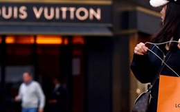 Thương hiệu thời trang lớn nhất thế giới, chủ Louis Vuitton mua 40 triệu khẩu trang chống COVID-19 cho nước Pháp