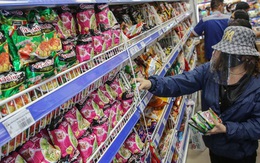 Phóng sự ảnh: Hàng hóa đầy ắp siêu thị trước thời khắc "cách ly toàn xã hội"