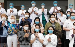 Người nước ngoài mắc Covid-19 xuất viện: Cảm ơn ngành y tế Việt Nam