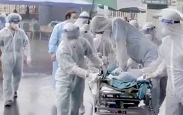 Điều kì diệu tại BV Bạch Mai những ngày cách ly toàn diện: Hàng chục y bác sĩ mặc đồ bảo hộ nỗ lực cứu sống sản phụ bị sốc mất máu, 2 lần ngừng tim
