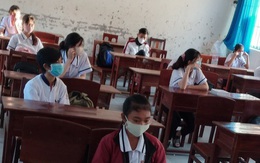 Học sinh ngồi cách nhau 2 mét trong ngày đầu tới trường