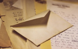 Vô tình phát hiện 1 bức thư từ nhiều năm trước trong lúc dọn đồ, người phụ nữ nhanh chóng thay đổi cuộc đời
