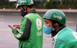 Tài xế xe ôm, taxi trong ngày đầu nới lỏng giãn cách xã hội tại Hà Nội: "Hào hứng đi làm lại nhưng chờ từ sáng đến trưa chẳng có khách nào"