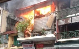 2 ngày sau vụ cháy, ngôi nhà trên phố Hàng Ngang bất ngờ phát lửa