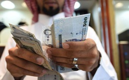 Ngân sách thiếu hụt, Arab Saudi phải tăng VAT lên gấp 3, dừng phát tiền hàng tháng cho người dân