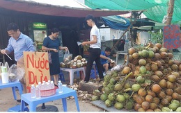 Kinh doanh giải khát ở vỉa hè Hà Nội ”hốt bạc” mùa nắng nóng
