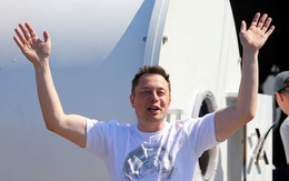 Nếu CEO Tim Cook là bậc thầy kinh doanh, thì CEO Elon Musk là bậc thầy về quảng cáo, mặc dù chưa từng chi dù chỉ 1 xu cho quảng cáo