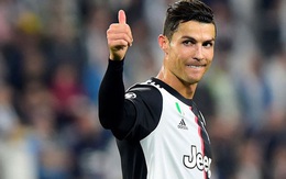 Ronaldo là cầu thủ đầu tiên kiếm một tỷ USD