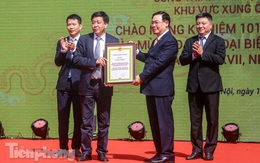 Bí thư Thành ủy Hà Nội gắn biển công trình cải tạo, chỉnh trang hồ Hoàn Kiếm