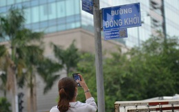 Nhiều tuyến đường ở trung tâm Sài Gòn lần đầu được gắn mã QR code để tra cứu thông tin