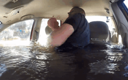 Xe ô tô chìm dưới nước, bạn chỉ có 1 phút để làm điều này nếu muốn sống sót