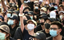 Thủ tướng Thái Lan tuyên bố tình trạng khẩn cấp ở Bangkok, các thủ lĩnh biểu tình bị bắt giữ