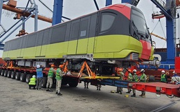 Cận cảnh đoàn tàu đầu tiên tuyến metro Nhổn-ga Hà Nội về tới cảng Hải Phòng