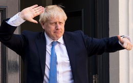 The Mirror: Thủ tướng Anh Boris Johnson muốn từ chức vì "lương quá thấp"