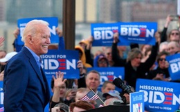 “Bóng ma quá khứ” vẫn đeo bám đảng Dân chủ bất chấp lợi thế của Biden trước Trump