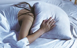 Mỗi đêm trước khi ngủ nên cẩn thận đặt 3 thứ này ở đầu giường: Mất vài giây nhưng có thể cứu bạn khỏi những cái chết đột ngột giữa đêm
