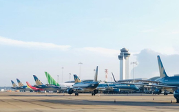 “Đóng cửa” 5 sân bay, hàng không hủy hàng chục chuyến vì bão số 13