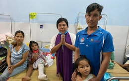 Người đàn ông bật khóc "xin đi xe chứ không cần tiền" đã gặp được vợ con sau vụ sạt lở đất kinh hoàng ở Trà Leng