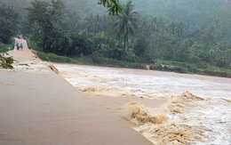 Bình Định: Lũ về bất ngờ nhiều xã chìm trong biển nước