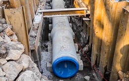 Cận cảnh ống cống gom nước thải sắp 'giải cứu' sông Tô Lịch