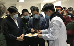 Phó Thủ tướng thăm 3 người tình nguyện tiêm vắc-xin ngừa COVID-19