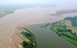 Nước sông Hoàng Hà trong bất thường: Sử sách TQ nói là "phước lành trời ban", các nhà khoa học lo lắng