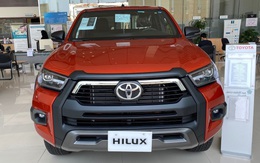 Đại lý ồ ạt chào cọc Toyota Hilux 2021 tại Việt Nam: Giá dự kiến không đổi, đầu xe giống RAV4, đe doạ Ford Ranger