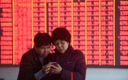 Trung Quốc: Người dân ồ ạt vay tiền đầu tư cổ phiếu, nợ hộ gia đình chạm mức cao kỷ lục