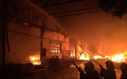 Cháy lớn ở nhà kho Công ty Sunhouse - KCN Tân Tạo