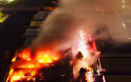 [Ảnh] Toàn cảnh cột lửa cao trăm mét trong vụ cháy kho hàng 3.000 m2 tại KCN Tân Tạo