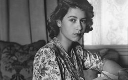 Một loạt ảnh hiếm thời trẻ của Nữ hoàng Anh cho thấy bà đích thực là "tuyệt sắc giai nhân" với khí chất khó ai sánh bằng