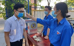 Hơn 9.200 thí sinh Quảng Nam đeo khẩu trang, đo thân nhiệt trong ngày thi đầu