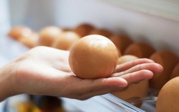 Trứng rất bổ nhưng chúng lại dễ bị hỏng chỉ vì một thói quen mà nhiều người thường làm trước khi cất vào tủ lạnh