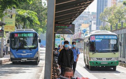 Xe buýt đang... lao dốc