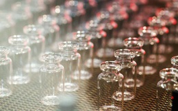 Công ty dược phẩm lớn bất ngờ công bố tạm ngưng thử nghiệm vắc xin