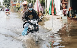 Sài Gòn không mưa, thành phố Thủ Đức vẫn ngập từ sáng đến trưa, dân bỏ nhà đi nơi khác