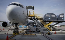 Động thái của Amazon khiến FedEx, Ups lo sợ: Mua máy bay cỡ lớn để tự vận chuyển hàng hóa xuyên biên giới