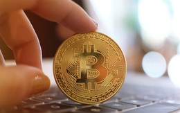 Bitcoin lập đỉnh mới, vượt 67.000 USD, USD giảm nhanh
