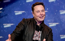 Được Elon Musk chia sẻ, cô gái ngay lập tức bán bức "ảnh chế" giá gần 20.000 USD