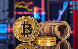 USD, Bitcoin, vàng cùng lao dốc