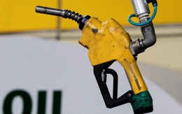 Người tiêu dùng thế giới phải đối mặt với giá xăng dầu cao kỷ lục đến bao giờ?