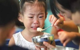Bé gái 5 tuổi ngực bắt đầu phát triển do dậy thì sớm, thủ phạm là 3 loại thực phẩm mà bố mẹ nào cũng đã từng cho con ăn ít nhất 1 lần