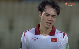 Clip: Thương quá! Nhiều cầu thủ ĐT Việt Nam bật khóc, bất lực vì thất bại đáng tiếc trước Trung Quốc