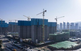 Những đợt 'sóng thần' nhấn chìm lĩnh vực bất động sản Trung Quốc: Hiệu ứng domino vỡ nợ dồn dập, doanh số của 100 công ty lao dốc