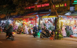 Cảnh vắng vẻ tại chợ bán đồ trang trí Giáng sinh nổi tiếng ở TPHCM
