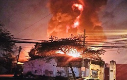 TP HCM: Cháy lớn tại một nhà xưởng giữa đêm