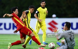Việt Nam 2-0 Malaysia: Quang Hải và Công Phượng thực hiện siêu phẩm phá lưới khiến cầu thủ đội bạn "đứng hình"