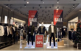 Shop thời trang “Sale sập sàn - khuyến mại khủng” khách vẫn vắng hoe